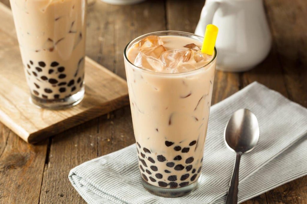 Bubble Tee mit Schwarztee und selbstgemachten Bobas