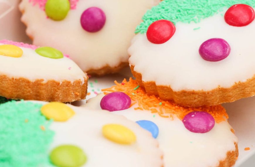Bunte Cookies für Kinder zum Fasching oder Kindergeburtstag backen