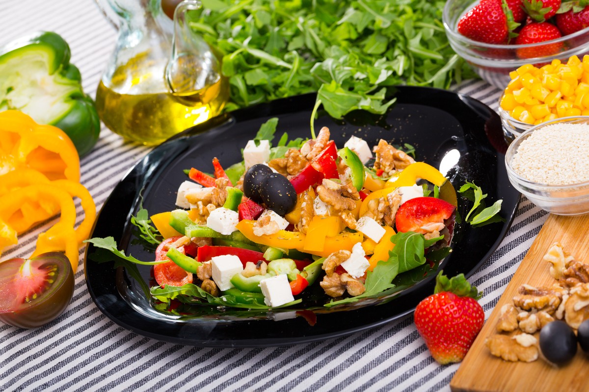 Bunter Rucola Salat mit Paprika