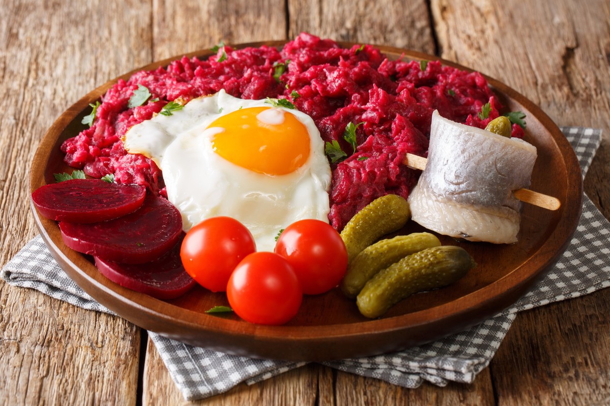 Buntes Kartoffelpüree mit Roter Bete und Butter