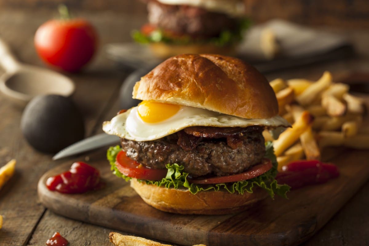 Burger mit Rindfleisch Patty