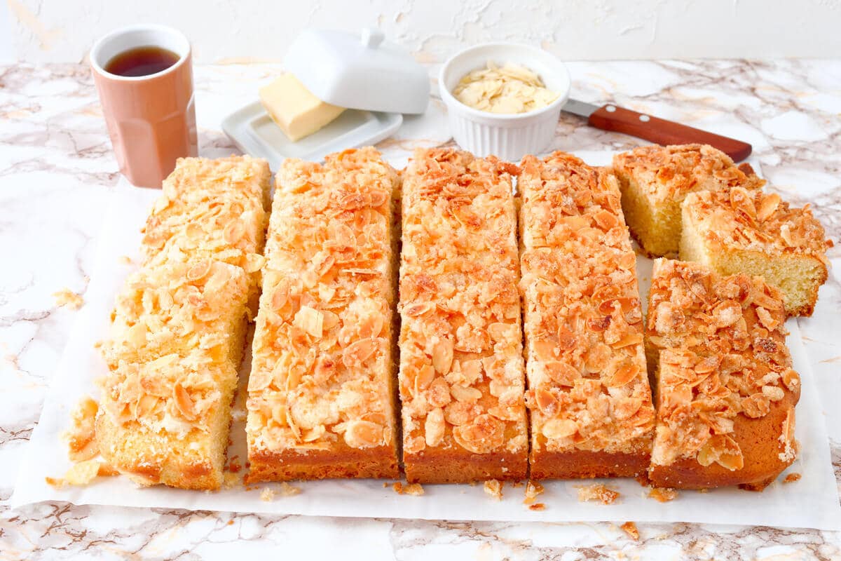 Butterkuchen mit Mandeln aus Hefeteig – Leckeres Butter Kuchen Rezept