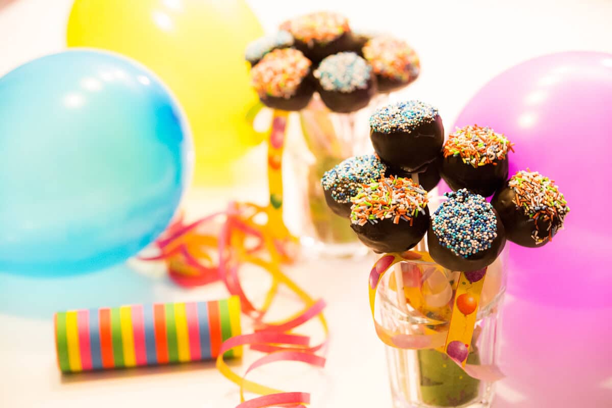 Cake Pops mit Oreo zum Karneval