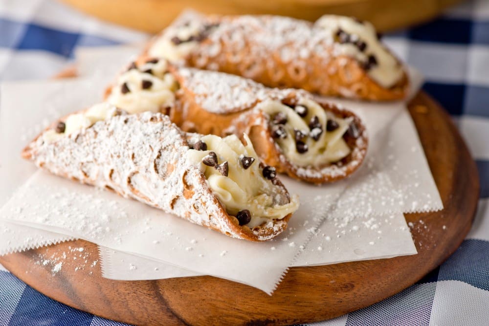 Cannoli mit Ricottacreme gefülltes Gebäck