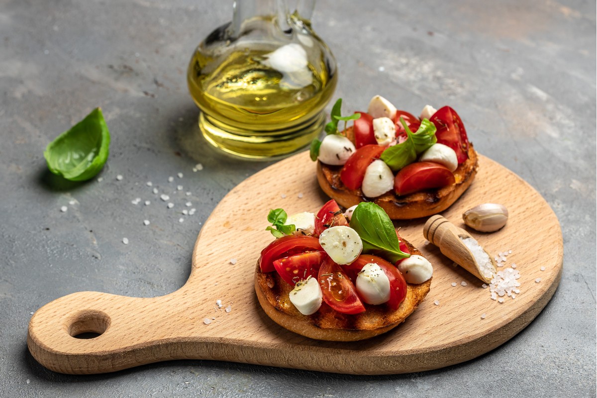 Caprese Toastis mit Tomaten