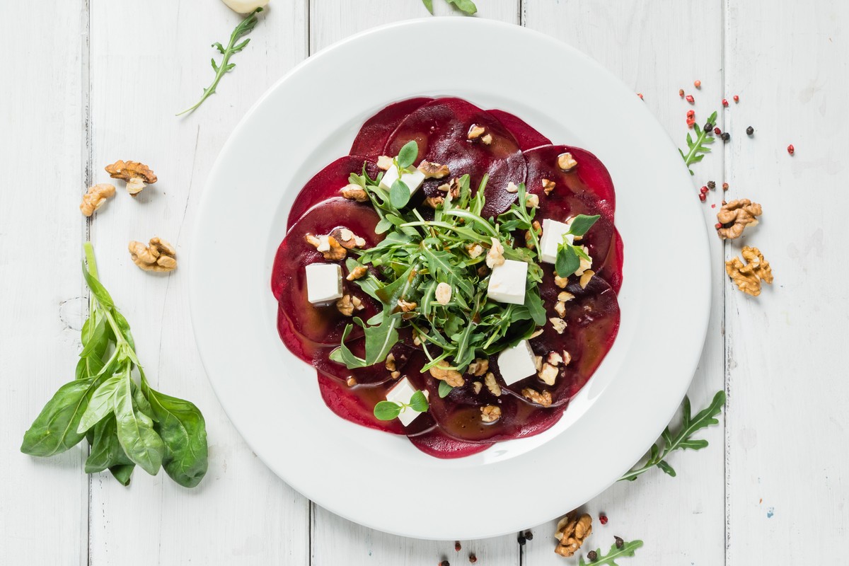 Carpaccio mit Roter Bete und Nüssen