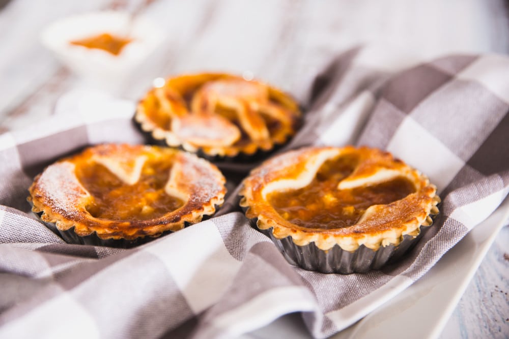 Cheesecake Käsekuchen Tartelettes mit Marmelade - Osterrezepte