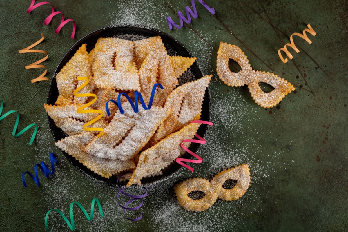 Chiaccheri – Knuspriges Karnevalsgebäck mit Puderzucker