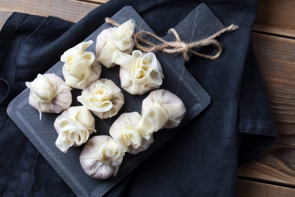 Chinkali – georgische Käsetaschen mit Füllung