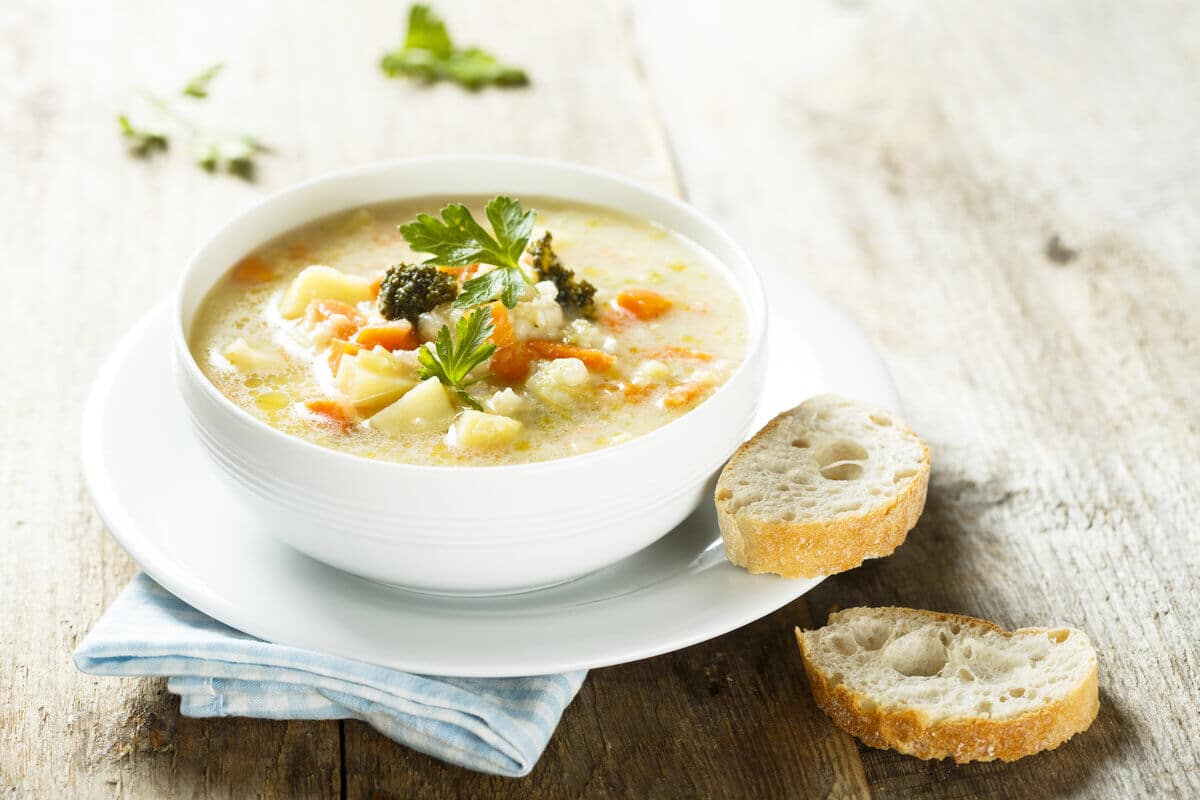 Cremige Blumenkohlsuppe mit Kartoffeln