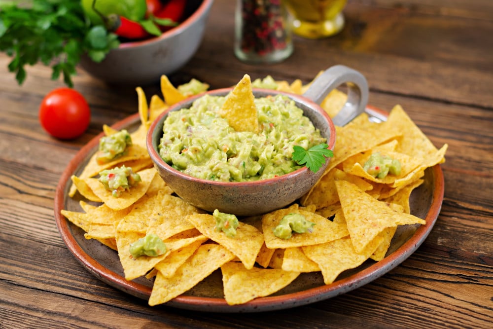 Guacamole mit Knoblauch, Zwiebeln und Peperoni