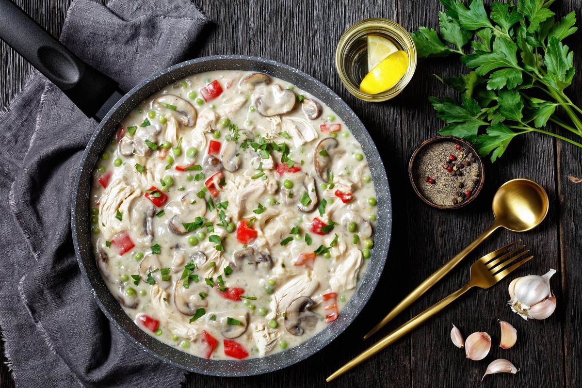 Cremige Hähnchenpfanne mit Champignons