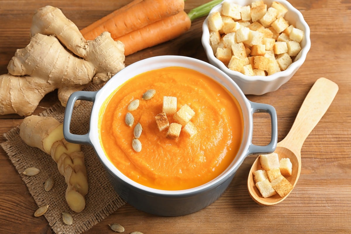 Cremige Kürbissuppe mit Karotte und Ingwer