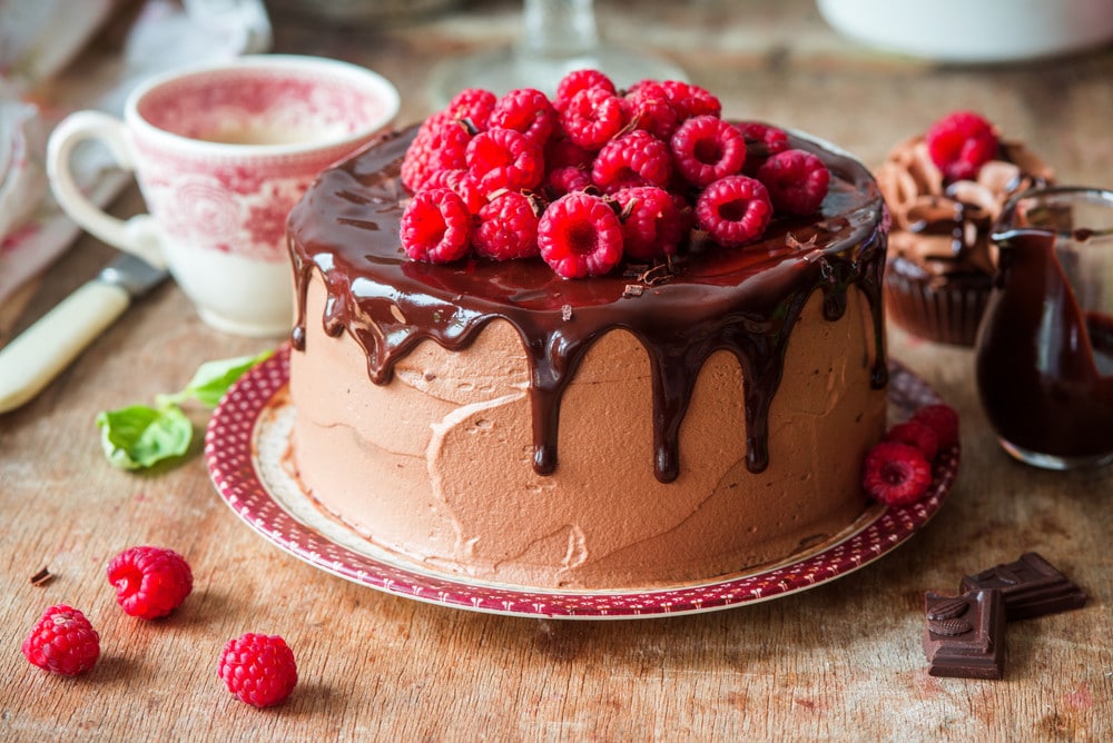 Cremige Schokotorte mit Himbeeren und Ganache