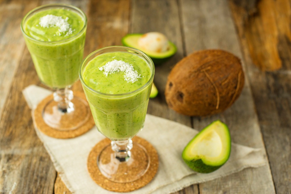 Cremiger Avocado Smoothie mit Kokosmilch