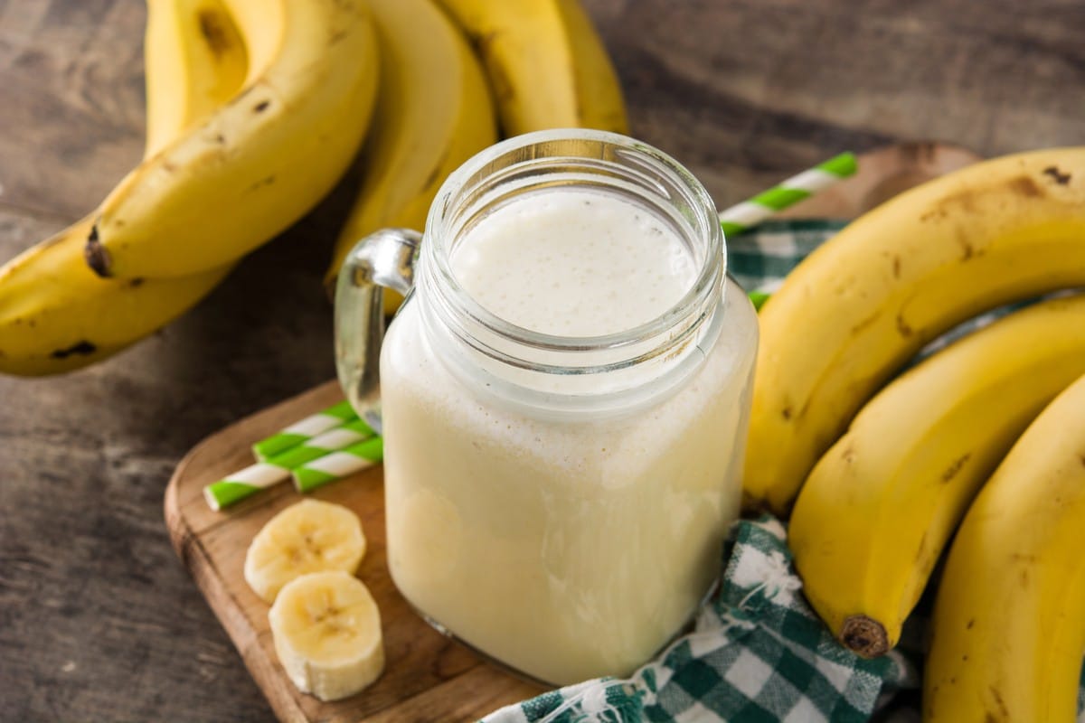 Bananenshake mit Milch und Frischkäse