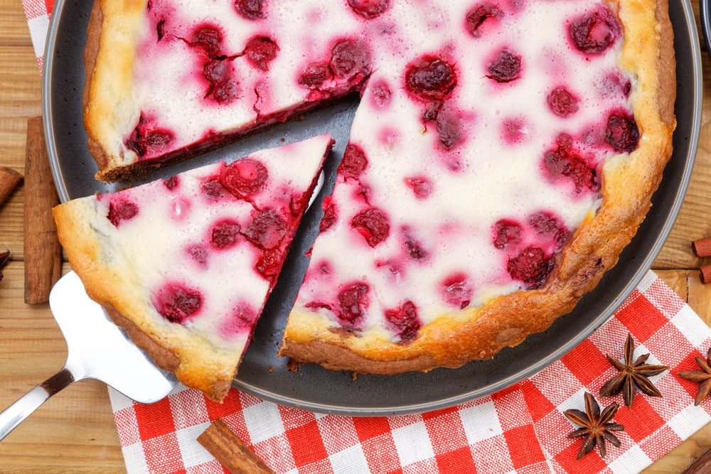 Cremiger Himbeerkuchen mit Schmandcreme