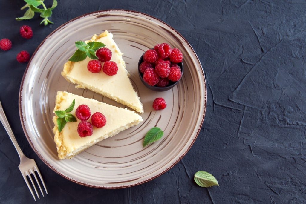 Cremiger Käsekuchen mit Himbeeren