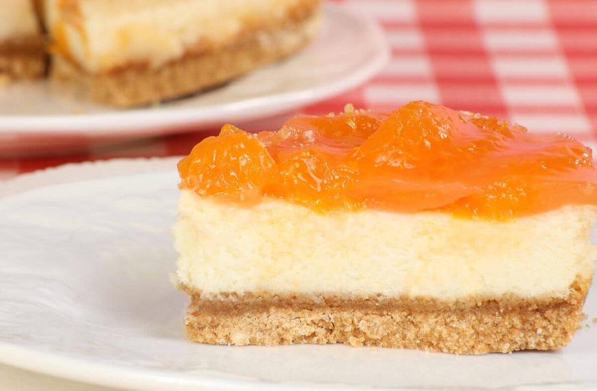 Cremiger Quarkkuchen mit Keksboden und Mandarinen