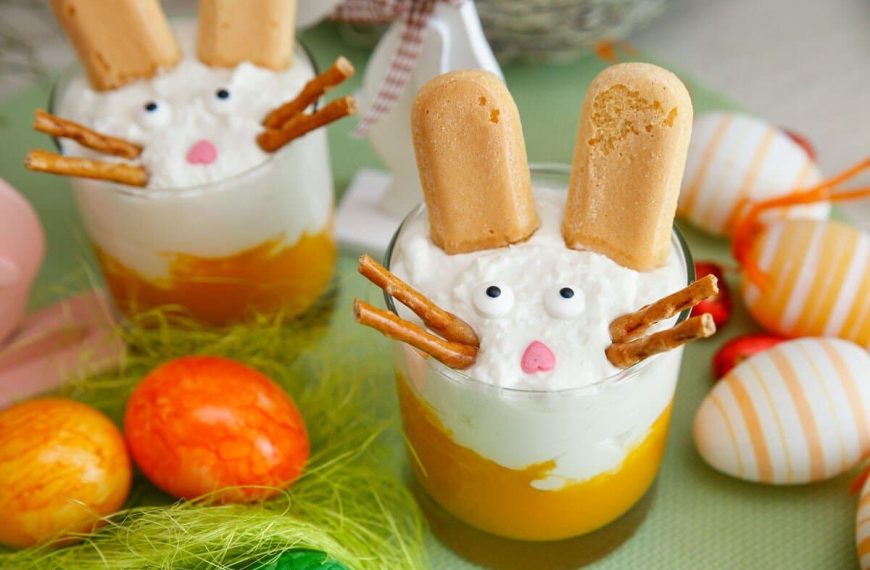 Cremiges Osterdessert mit Mango, Quark und Kokos