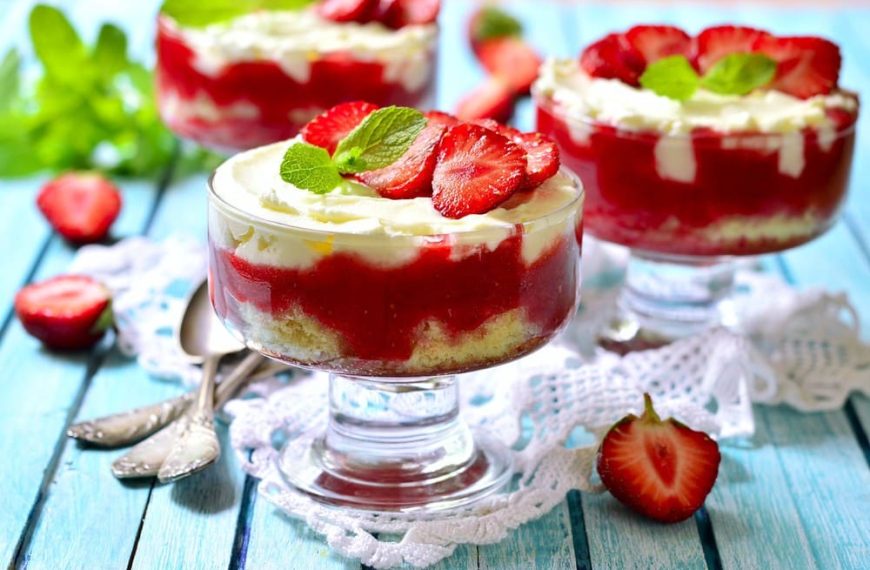 Cremiges Tiramisu mit Erdbeeren und Mascarpone