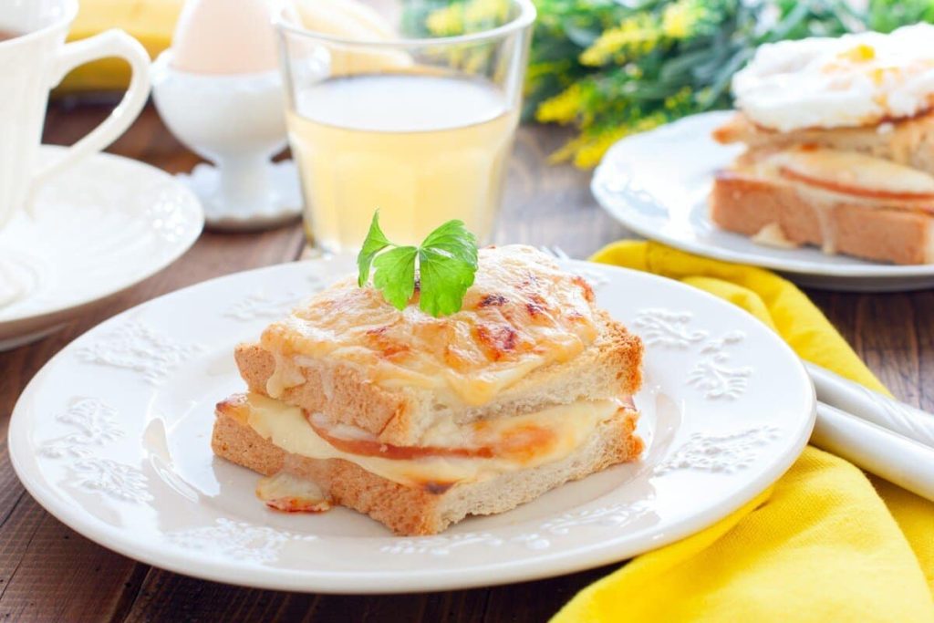 Croque Monsieur - Französisches Käse-Schinken Sandwich