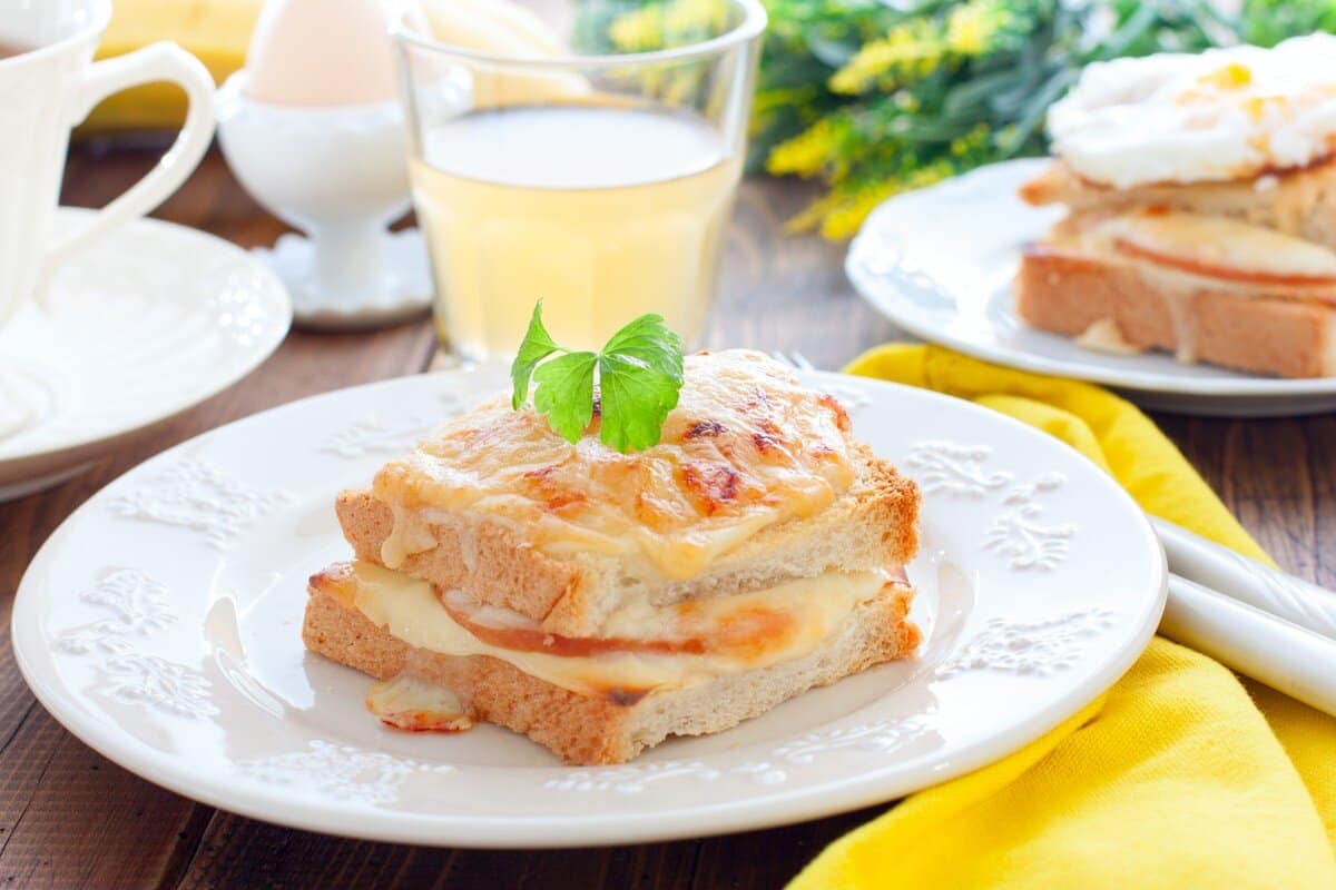 Croque Monsieur - Französisches Käse-Schinken Sandwich