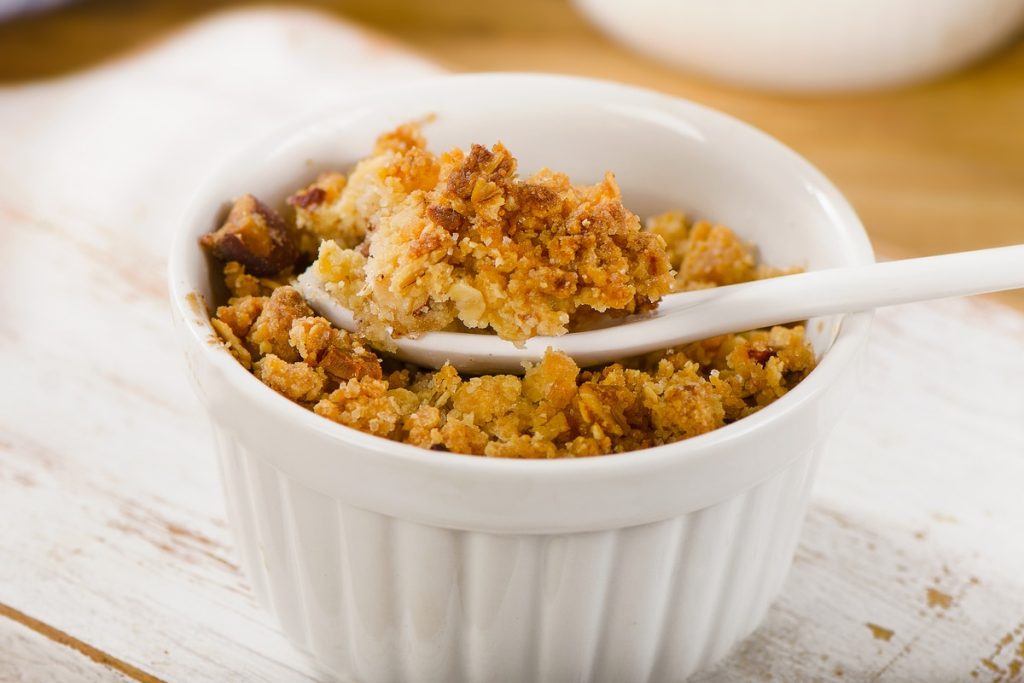 Crumble mit Haferflocken und Kiwi