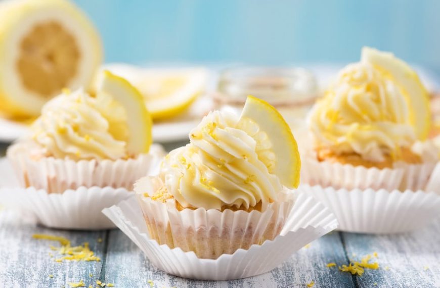 Cupcakes aus Zitronen Muffins mit Mascarpone Frosting