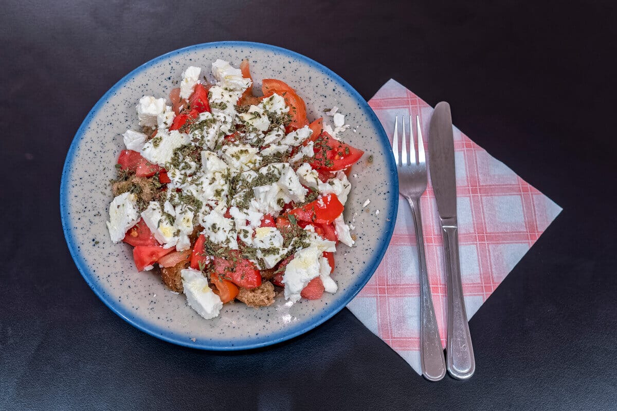 Dakos - Griechischer Salat mit Croutons