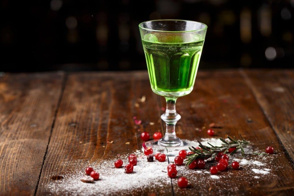 Erfrischende Erdbeer Bowle mit Sekt und Weißwein
