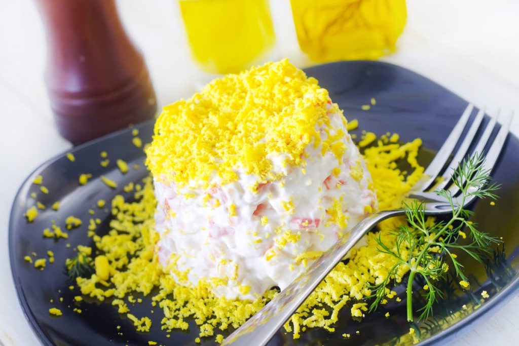 Delikater Krabbensalat mit Ananas