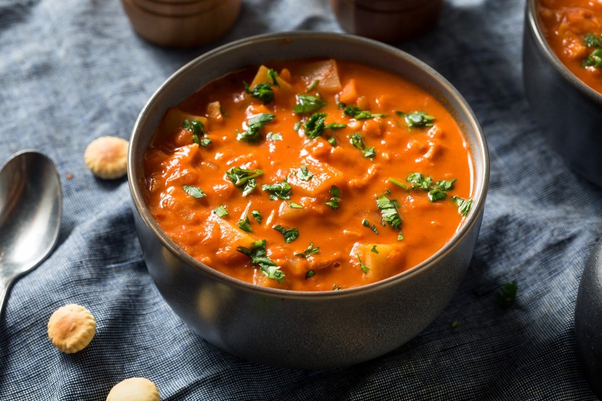 Dicke Fischsuppe mit Kartoffeln und Tomaten