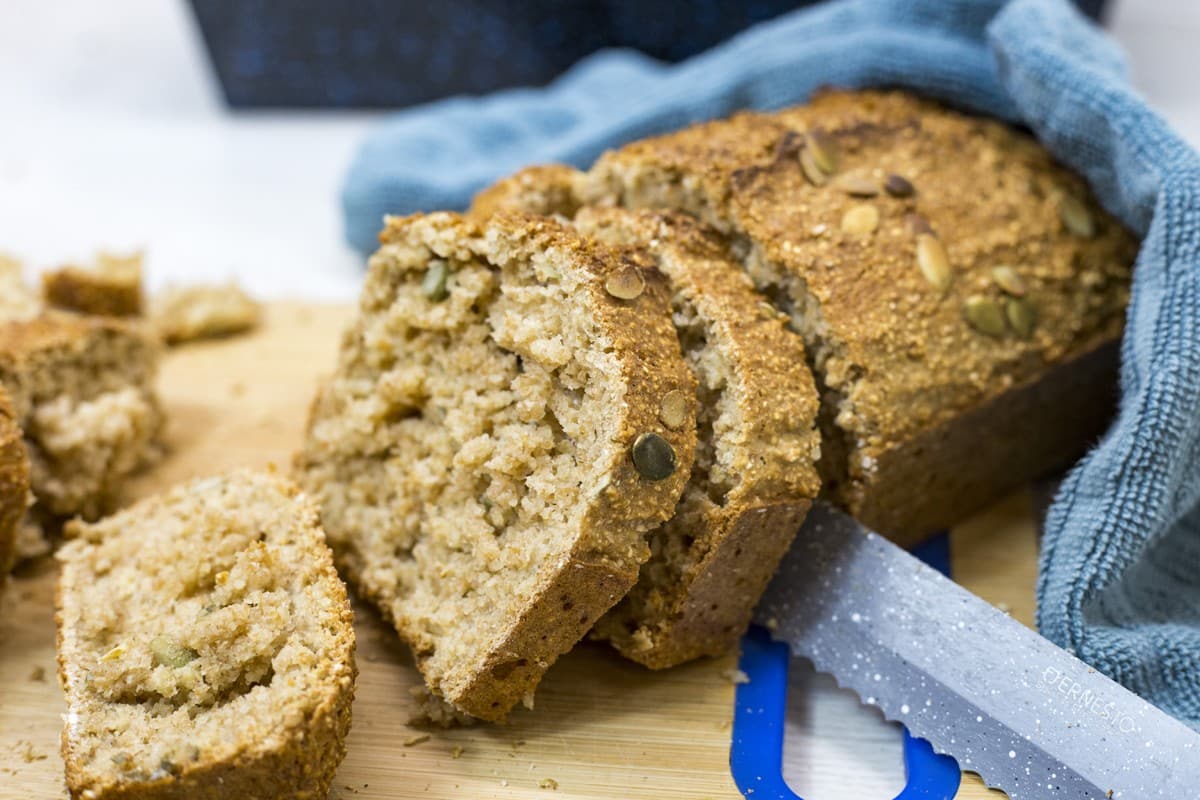 Dinkelbrot mit Haferflocken und Kürbiskernen