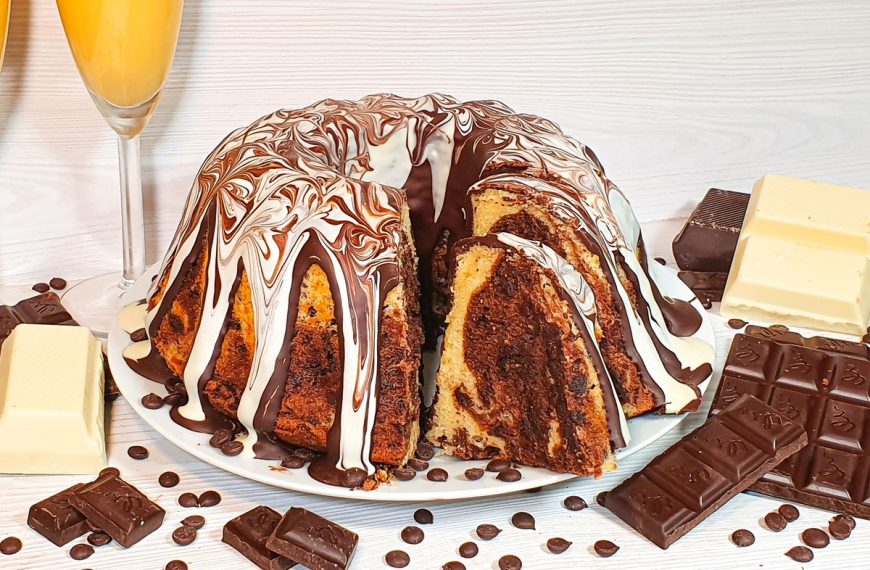 Eierlikörkuchen Gugelhupf mit Schokoladenglasur