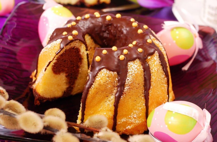 Eierlikörkuchen mit Kakao und Schokolade im Gugelhupf