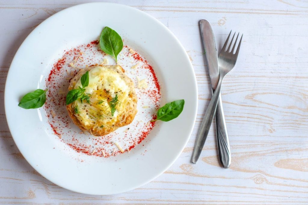 Eiernester - Eier auf Hackfleisch mit Käse überbacken