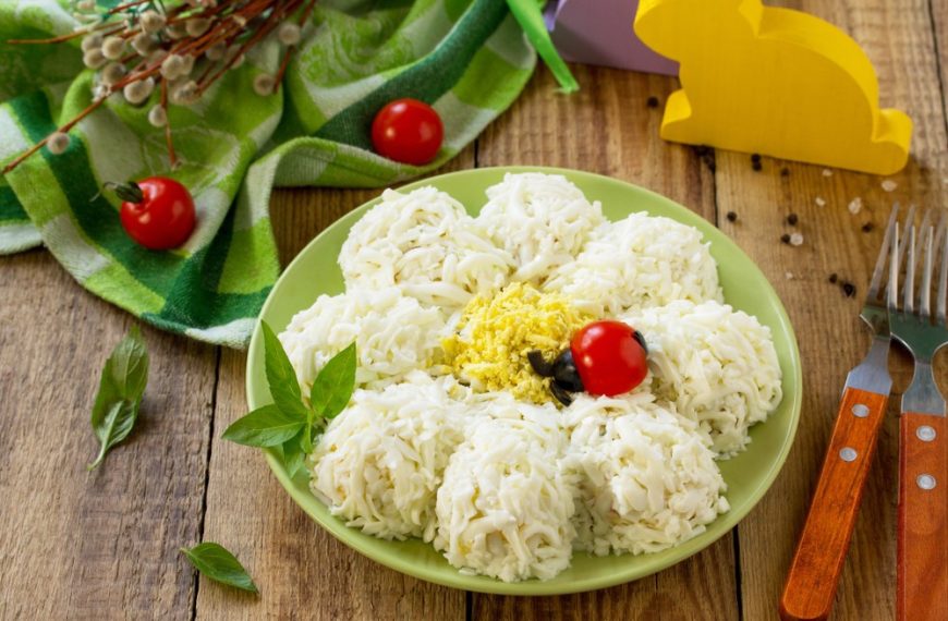 Eiersalat mit Radieschen und Salatcreme