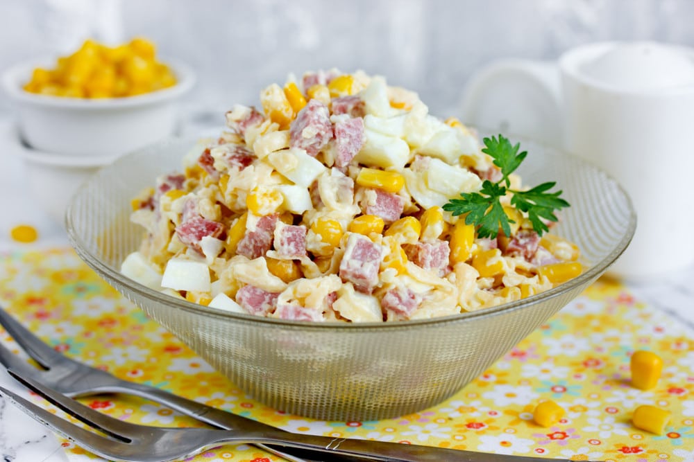 Eiersalat mit geräucherter Wurst