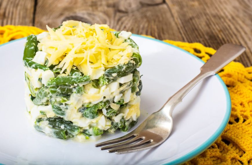 Eiersalat mit grünen Bohnen und Knoblauch