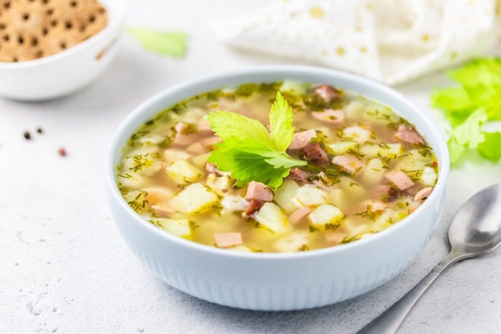Einfache Wurstsuppe mit Kartoffeln
