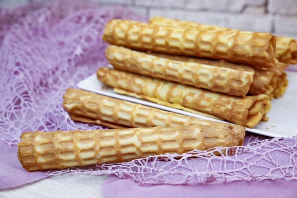 Einfache und knusprige Waffelröllchen