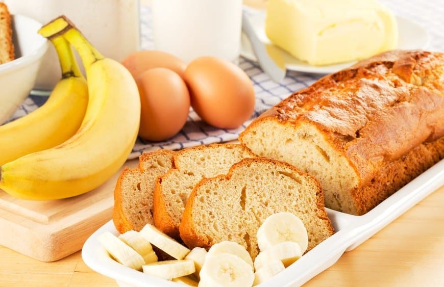 Einfacher Bananenkuchen mit Milch und Eiern