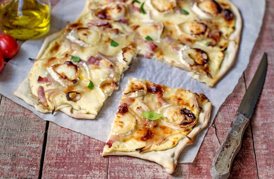 Einfacher Elsässer Flammkuchen ohne Hefe
