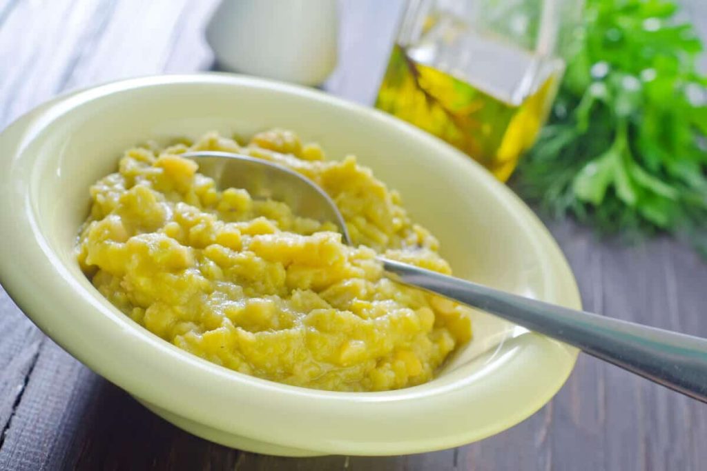 Einfacher Erbsenbrei mit Wasser und Butter | Perfekt als Beilage