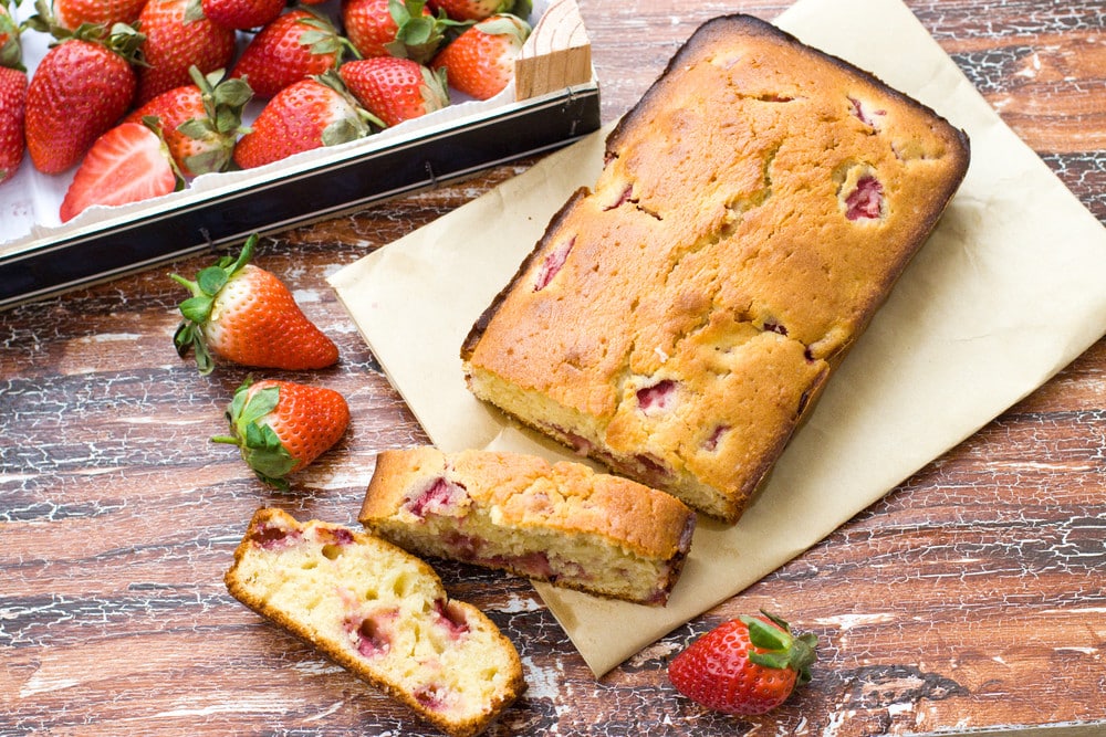 Einfacher Erdbeerkuchen mit Joghurt und Vanille