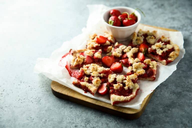 Einfacher Aprikosenkuchen mit Streuseln