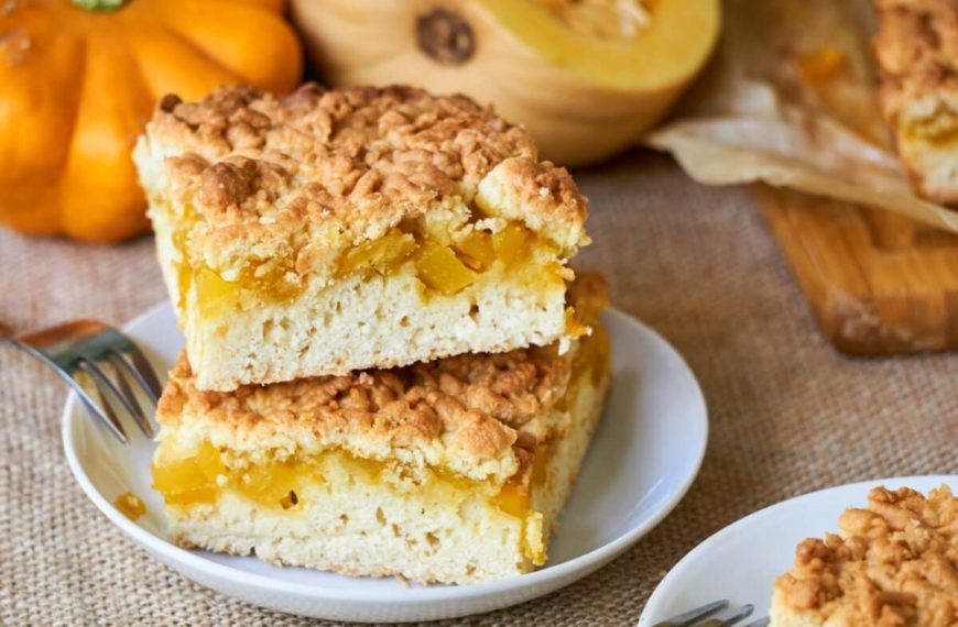 Einfacher Kürbiskuchen mit Orange, Zimt und Eigelb