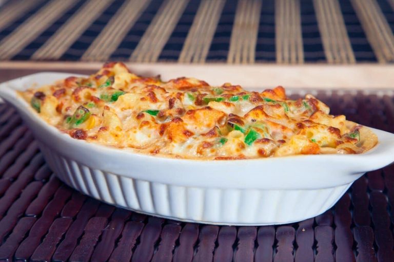 Gesund und lecker: Nudelauflauf mit Hähnchen und Brokkoli