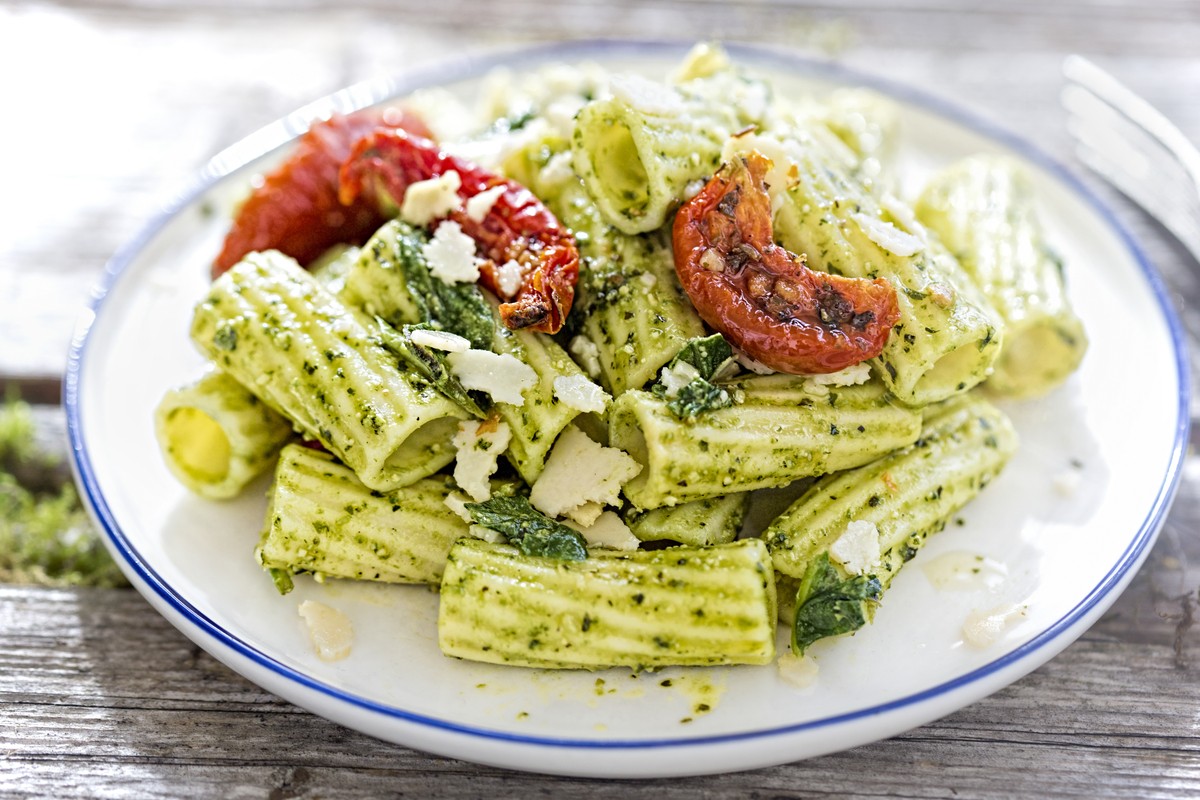 Einfacher Nudelsalat mit Pesto